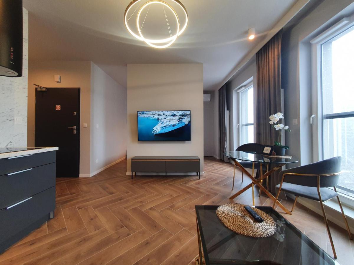 15 Pietro Sokolska 30 Towers Apartments - New- Lux- Parking- Sauna- Gym- And Good View From 15Th Floor Катовице Екстериор снимка